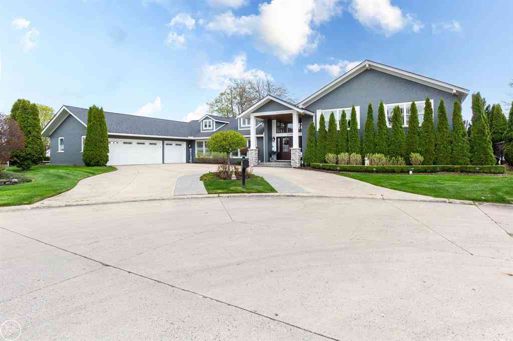 Homes For Sale - 29303 S Seaway Court <br/> Harrison Township, MI 48045