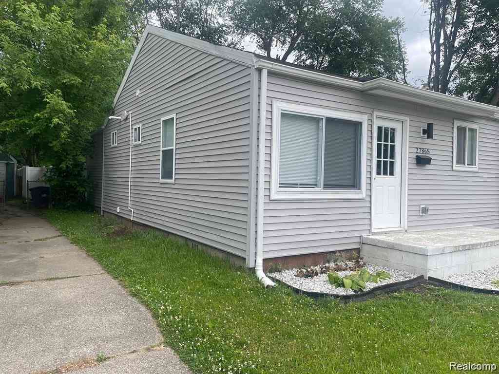 Homes For Rent - 27865 Brettonwoods Street  <br/> Madison Heights, MI 48071