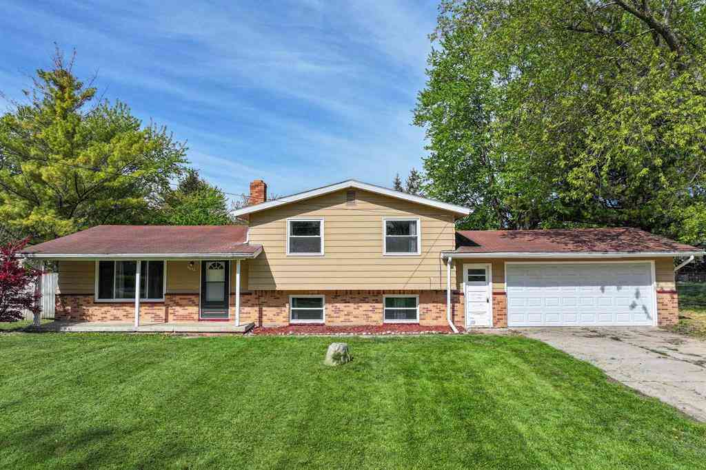 Homes For Sale - 6058 Meadowwood Lane <br/> Grand Blanc, MI 48439