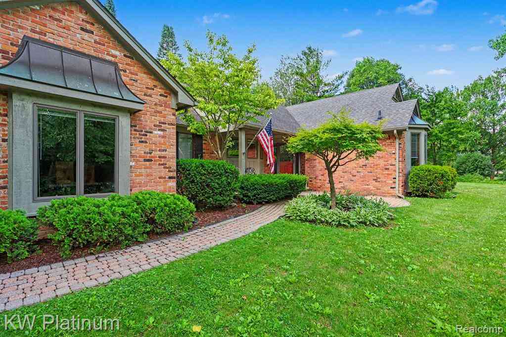 Homes For Sale - 41945 Hillview Drive <br/> Macomb County, Sterling Heights, MI 48314