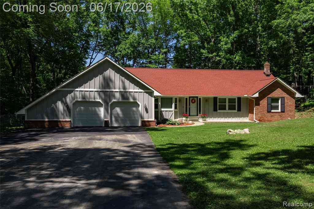 Homes For Sale - 2915 Dunsary Lane <br/> Brighton, MI 48114