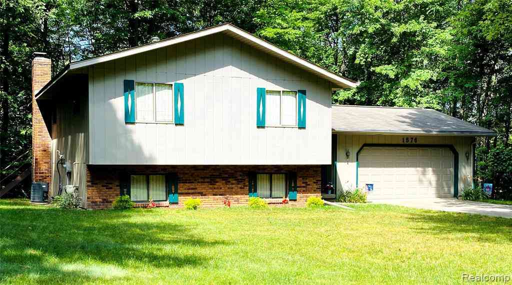 Homes For Sale - 1576 Pine Knoll Lane <br/> Tuscola County, Caro, MI 48723