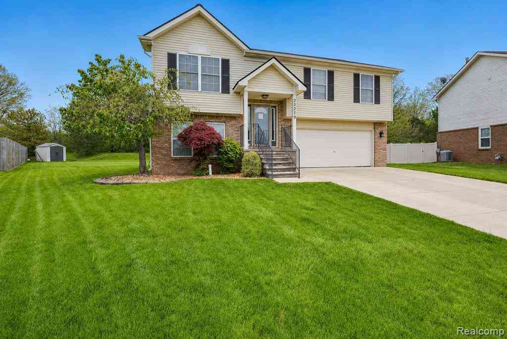 Homes For Sale - 29229 Hunter Court <br/> Wayne County, Trenton, MI 48183