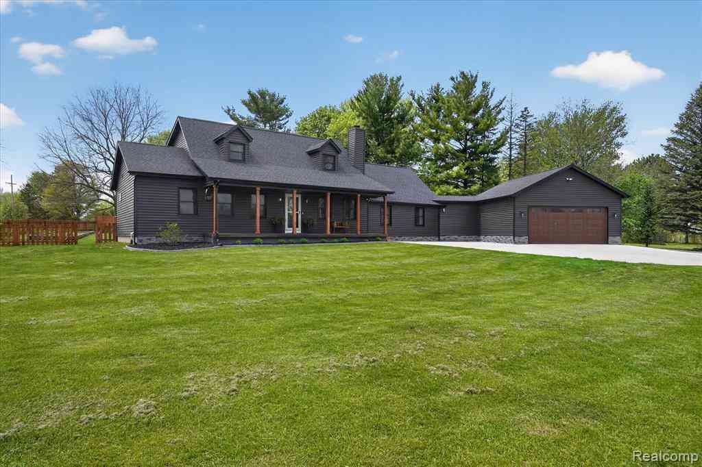 Homes For Sale - 5640 Fowlerville Road <br/> Fowlerville, MI 48836