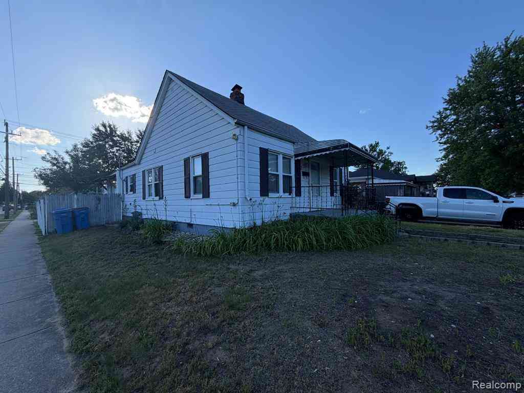 Homes For Rent - 5901 N Vernon Street <br/> Dearborn Heights, MI 48127
