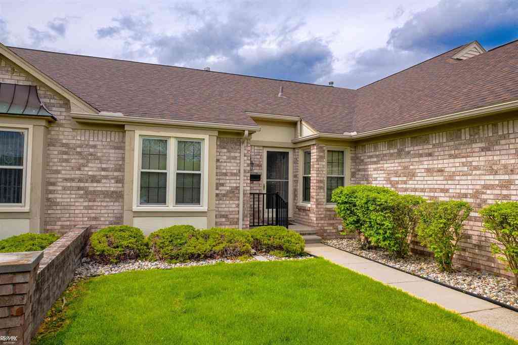 Condo For Sale - 15453 Heather Ridge Trail <br/> Clinton Township, MI 48038