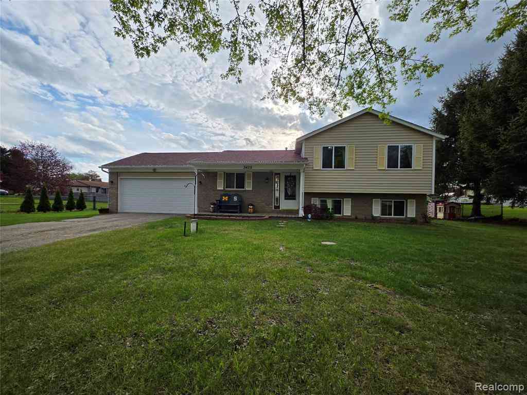 Homes For Sale - 3435 Rockledge Lane <br/> Lapeer, MI 48446