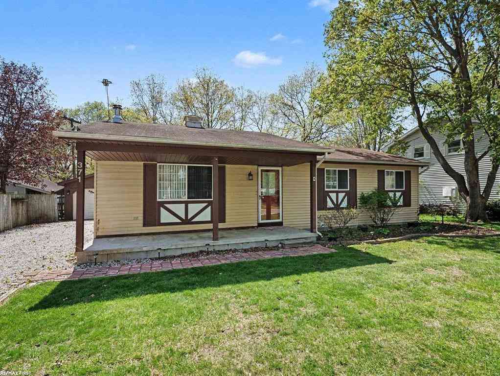 Homes For Sale - 371 Colonial Lane <br/> Algonac, MI 48001