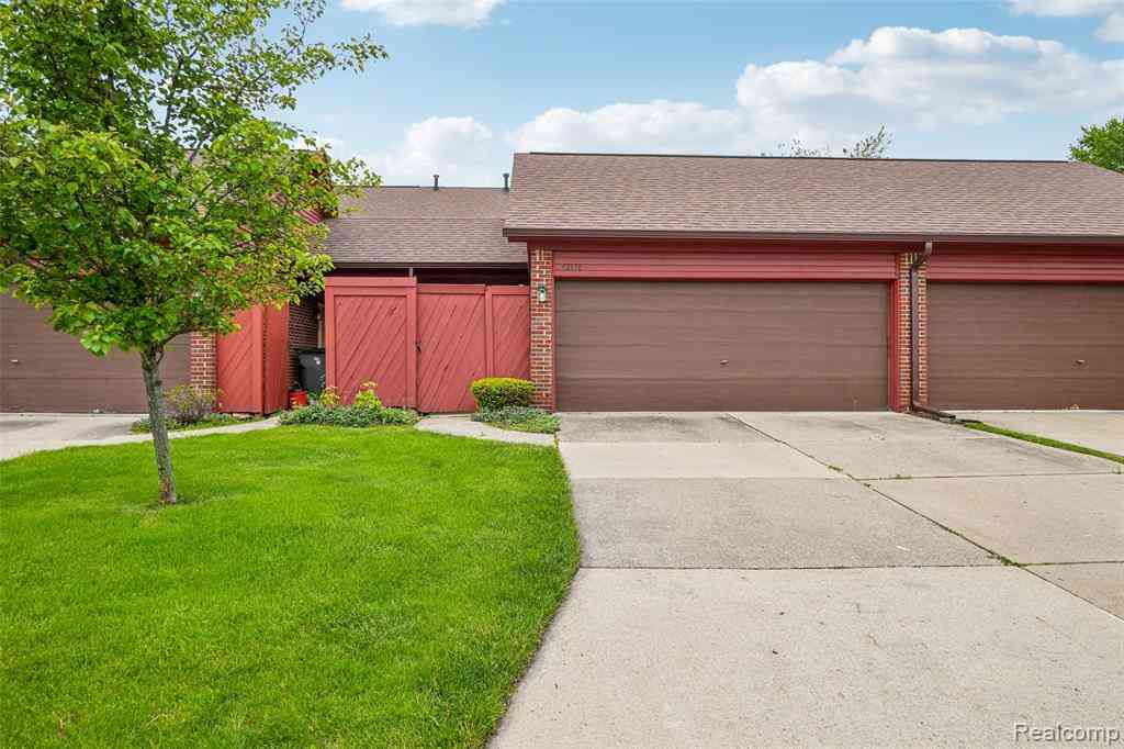 Condo For Sale - 42136 Lochmoor Street <br/> Clinton Township, MI 48038