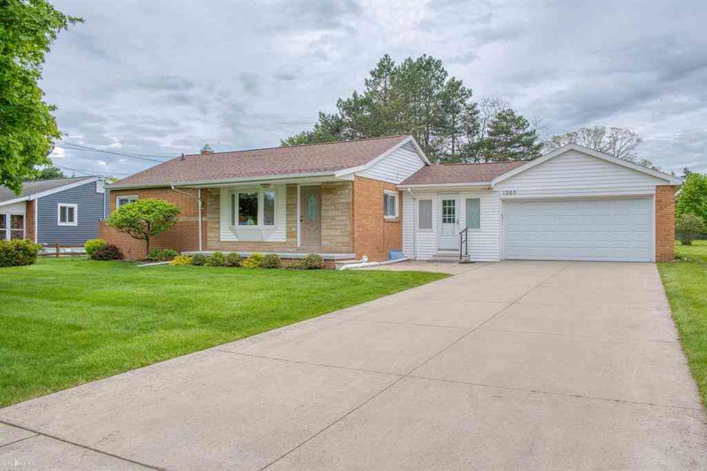 Homes For Sale - 1205 Willow Street <br/> Owosso, MI 48867