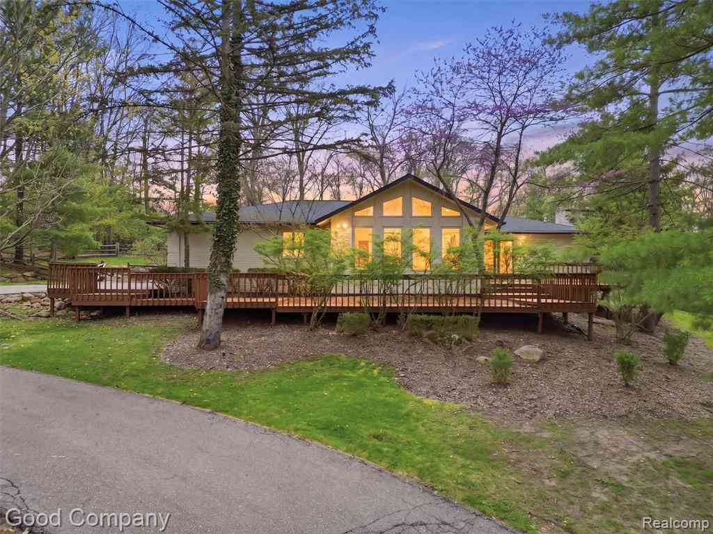 Homes For Sale - 6733 Bloomfield Lane <br/> West Bloomfield, MI 48322