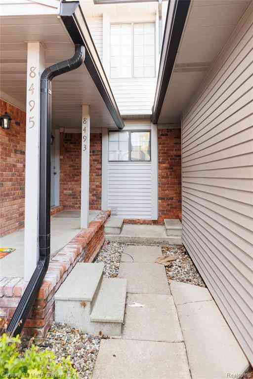 Condo For Sale - 8493 Pepper Ridge Drive E E<br/> Grand Blanc, MI 48439