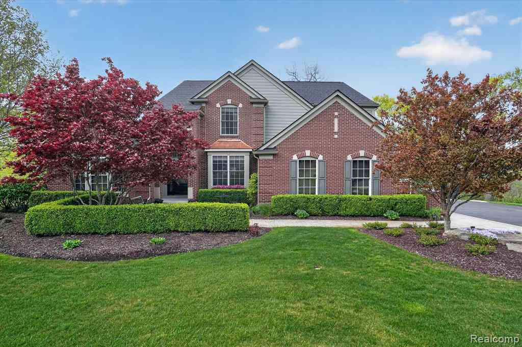 Homes For Sale - 9074 Ridgefield Drive <br/> Brighton, MI 48114