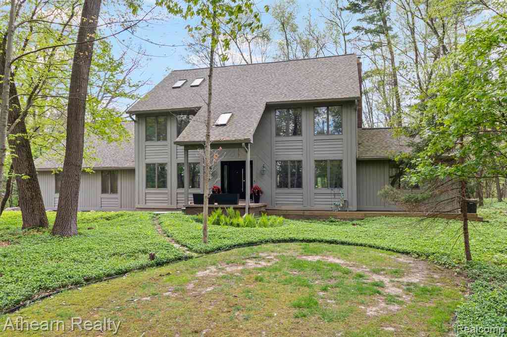 Homes For Sale - 5126 Braddock Court <br/> Brighton, MI 48114