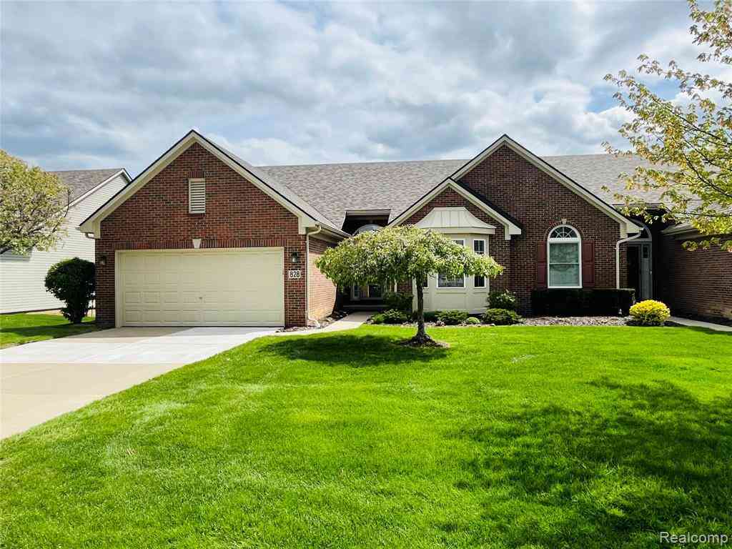 Condo For Sale - 828 Woodhaven Drive <br/> Commerce Twp, MI 48390