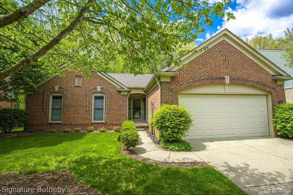 Homes For Sale - 2668 Aubrey Drive <br/> Lake Orion, MI 48360