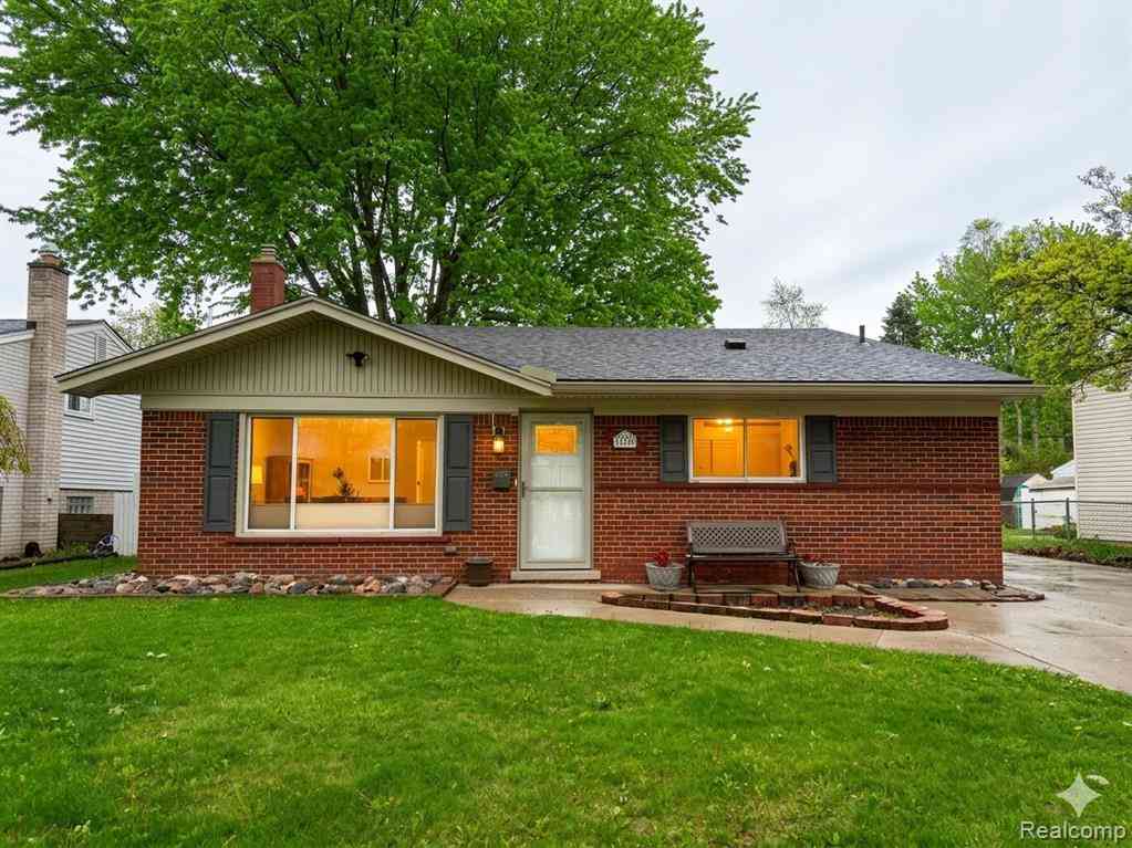 Homes For Sale - 35960 Carlisle Street <br/> Clinton Township, MI 48035