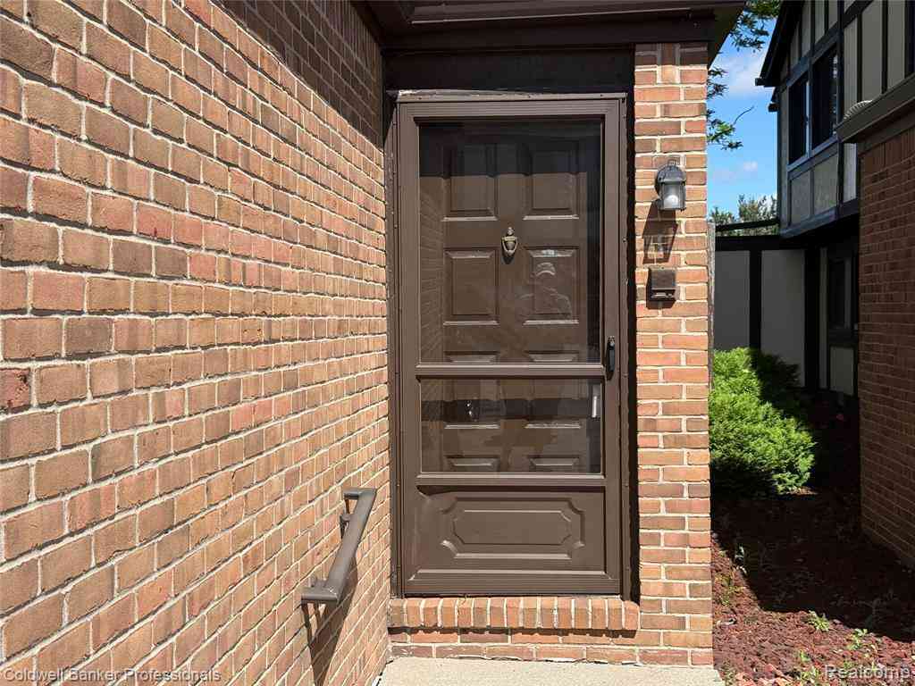 Condo For Sale - 309 Country Club Drive  #25<br/> Saint Clair Shores, MI 48082
