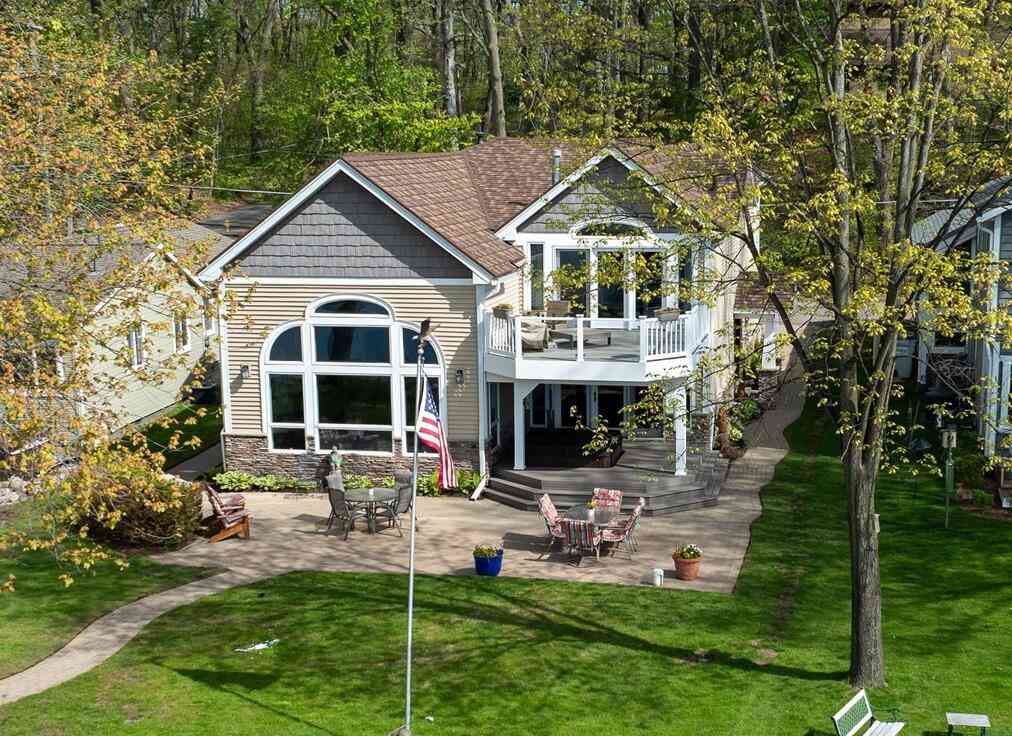 Homes For Sale - 5256 Edgelake Drive <br/> Pinckney, MI 48169
