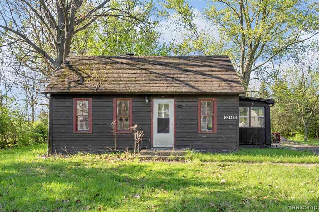 Homes For Sale - 22980 Quinn Road <br/> Macomb County, Clinton Township, MI 48035