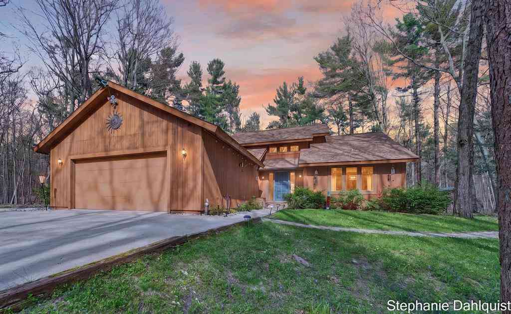 Homes For Sale - 848 Scenic Drive <br/> Muskegon County, Muskegon, MI 49445