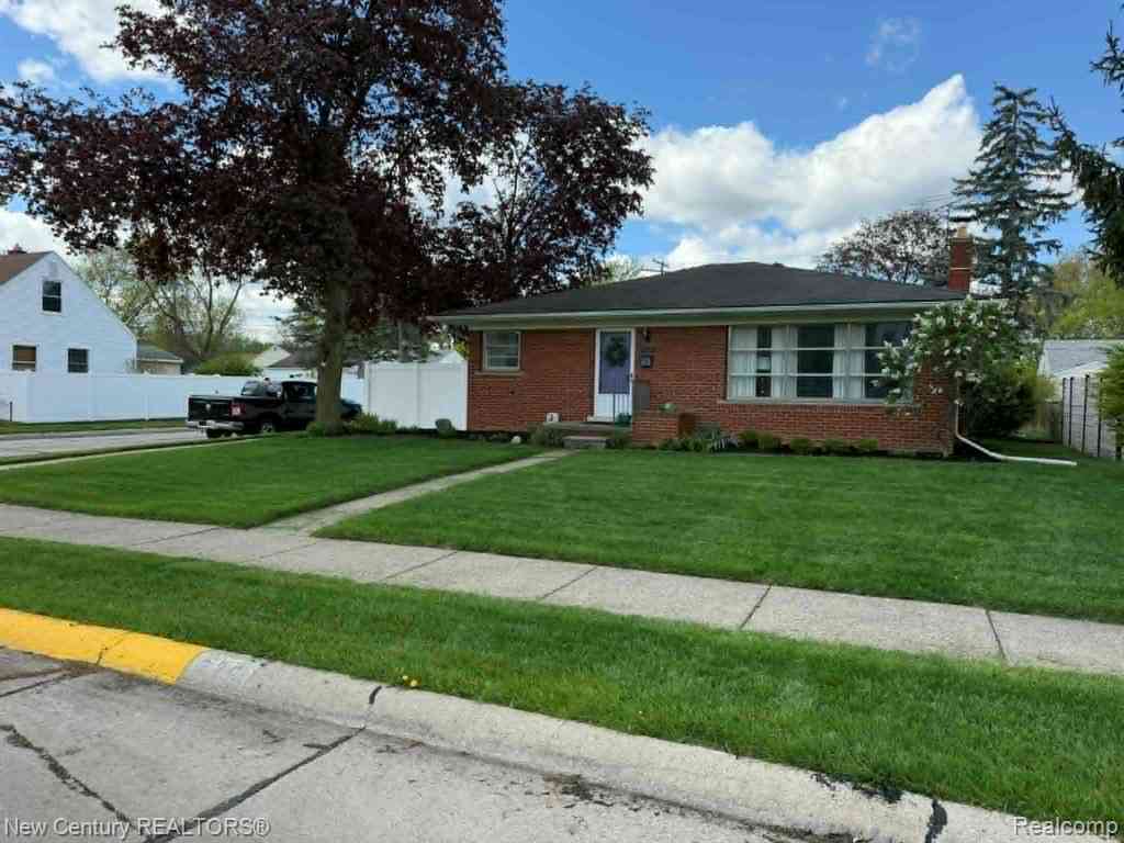Homes For Sale - 220 S Marias Avenue <br/> Oakland County, Clawson, MI 48017