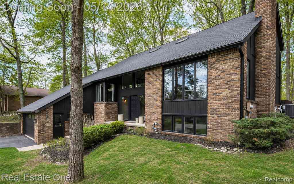 Homes For Sale - 6464 Deer Ridge Drive <br/> Oakland County, Clarkston, MI 48348