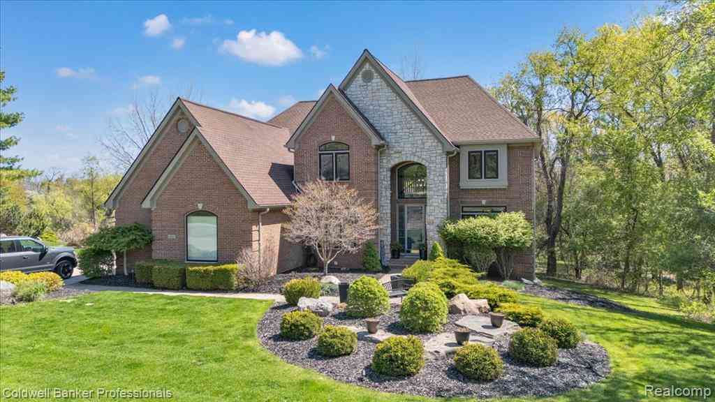 Homes For Sale - 1445 Wood Trail <br/> Oxford, MI 48371