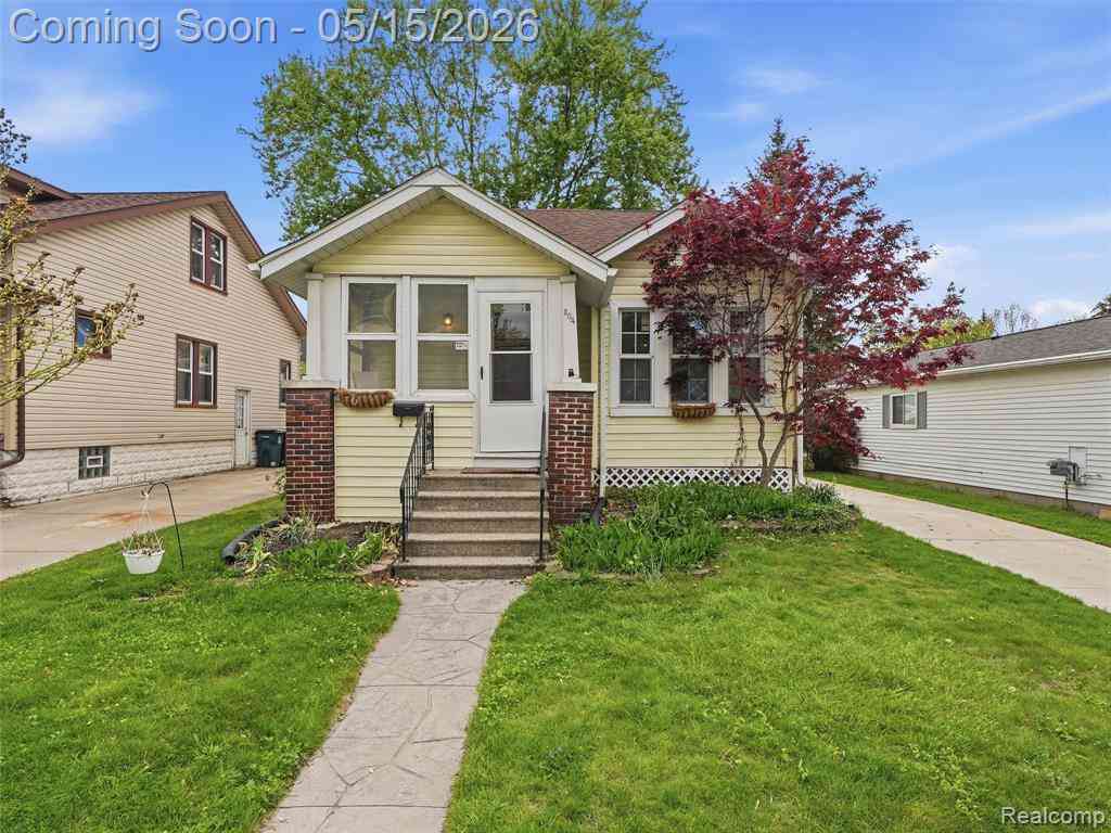 Homes For Sale - 504 S Kenwood Avenue <br/> Royal Oak, MI 48067