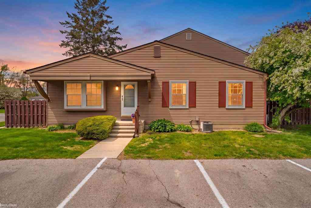 Condo For Sale - 33561 Bayview Drive <br/> New Baltimore, MI 48047