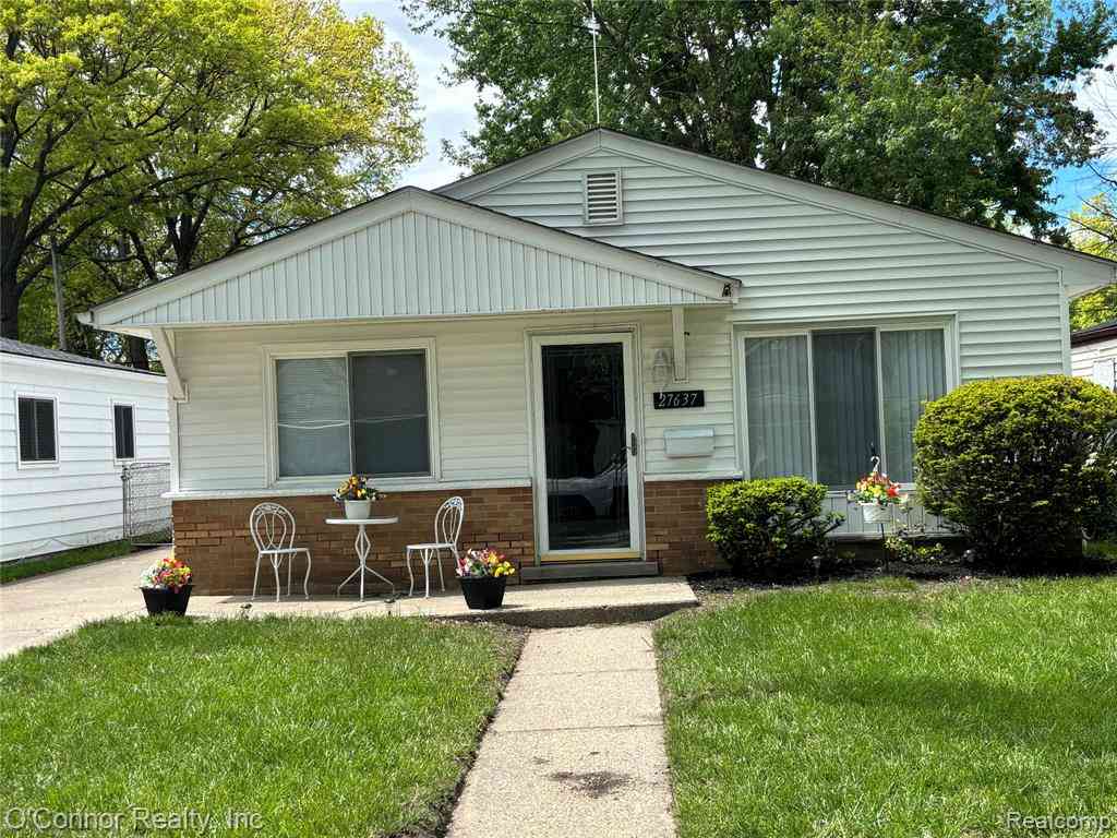 Homes For Sale - 27637 Barrington Street <br/> Oakland County, Madison Heights, MI 48071
