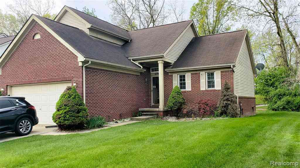 Homes For Sale - 6196 Crystal Lake Drive <br/> Romulus, MI 48174