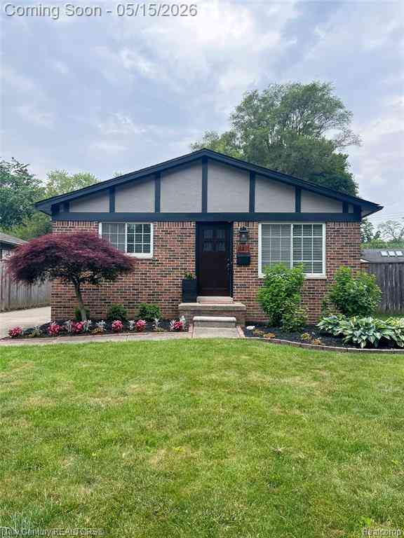 Homes For Sale - 4411 Robinwood Avenue <br/> Royal Oak, MI 48073