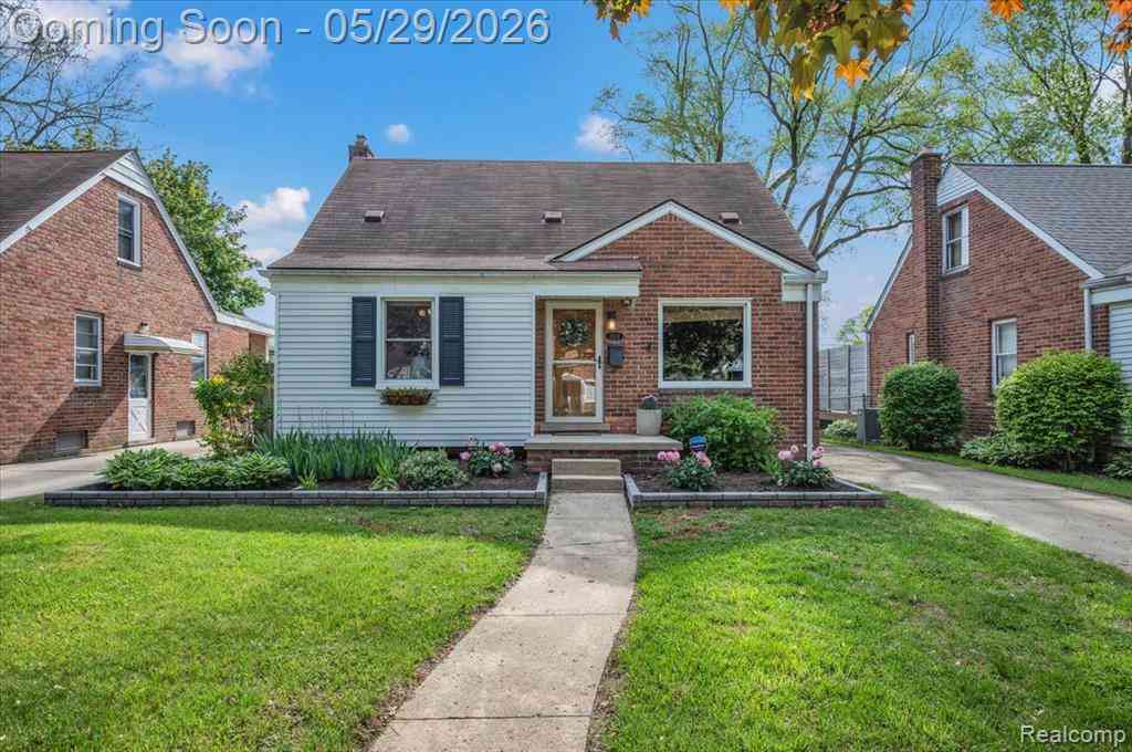 Homes For Sale - 2934 N Altadena Avenue <br/> Royal Oak, MI 48073