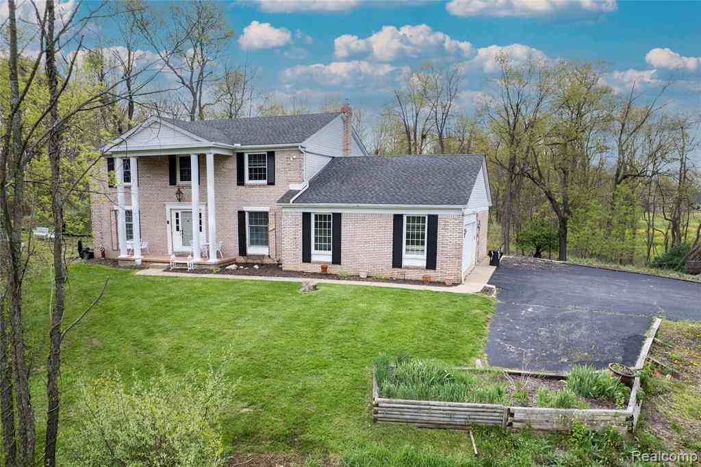 Homes For Sale - 2235 Stonewall Drive <br/> Ortonville, MI 48462