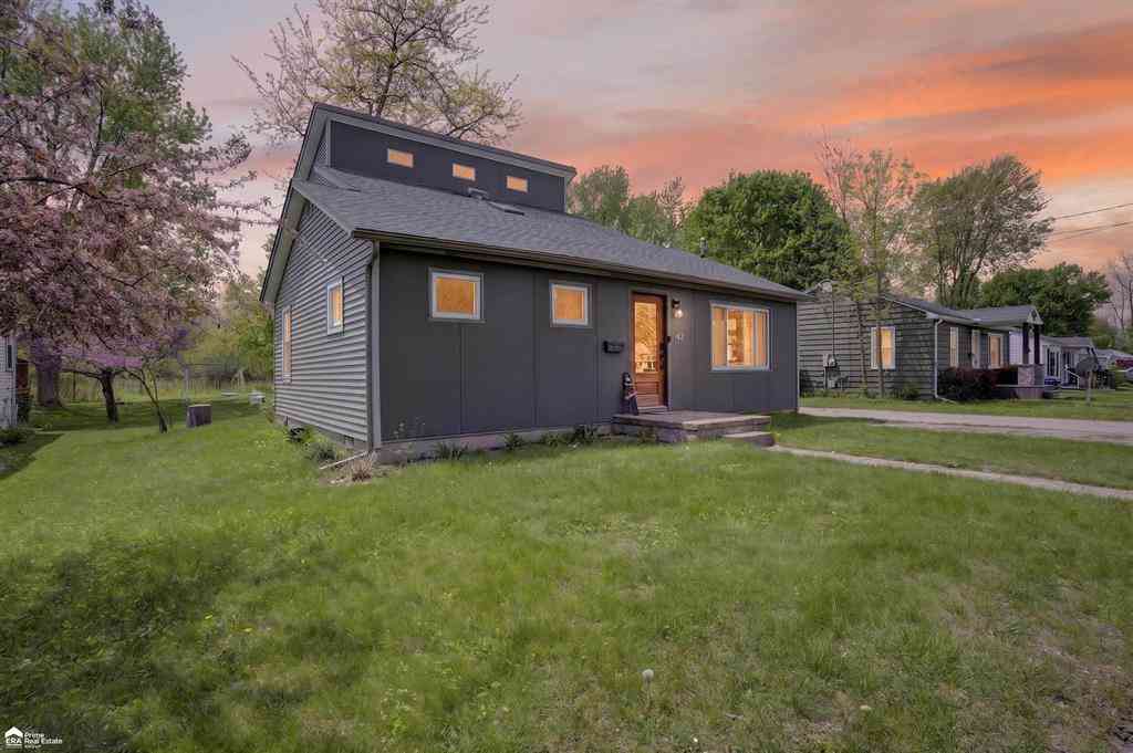 Homes For Sale - 421 W Caroline Street <br/> Fenton, MI 48430