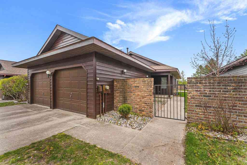 Condo For Sale - 2130 E Hammond Place <br/> Traverse City, MI 49686