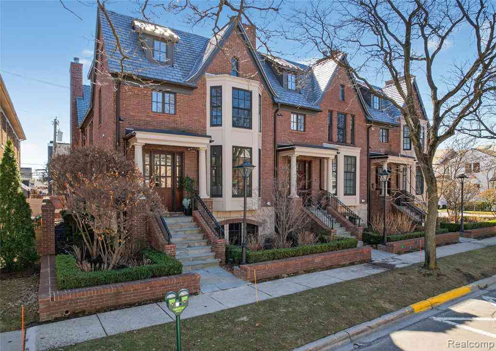 Condo For Sale - 277 W Brown Street <br/> Birmingham, MI 48009