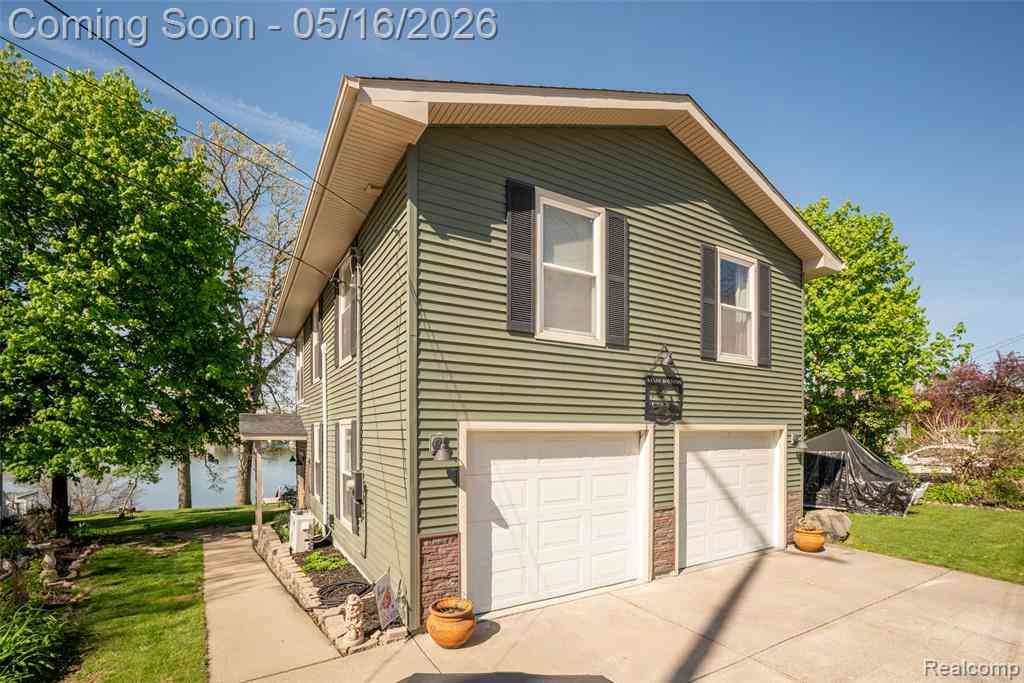 Homes For Sale - 5477 Dooley Drive <br/> Linden, MI 48451