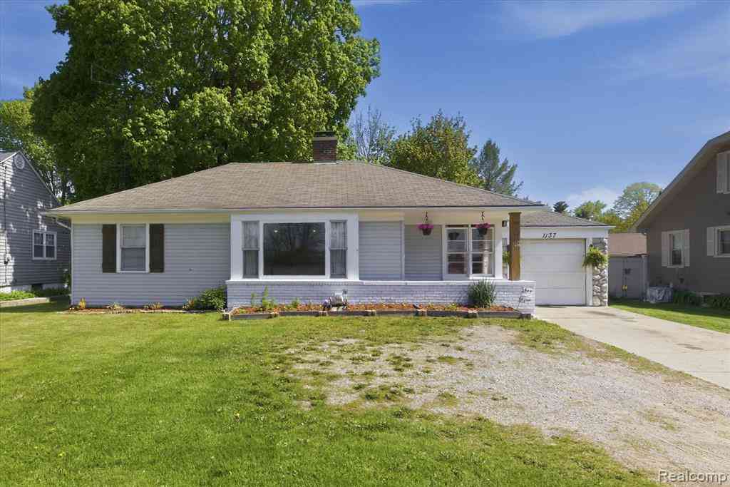 Homes For Sale - 1137 E Main Street <br/> Flushing, MI 48433