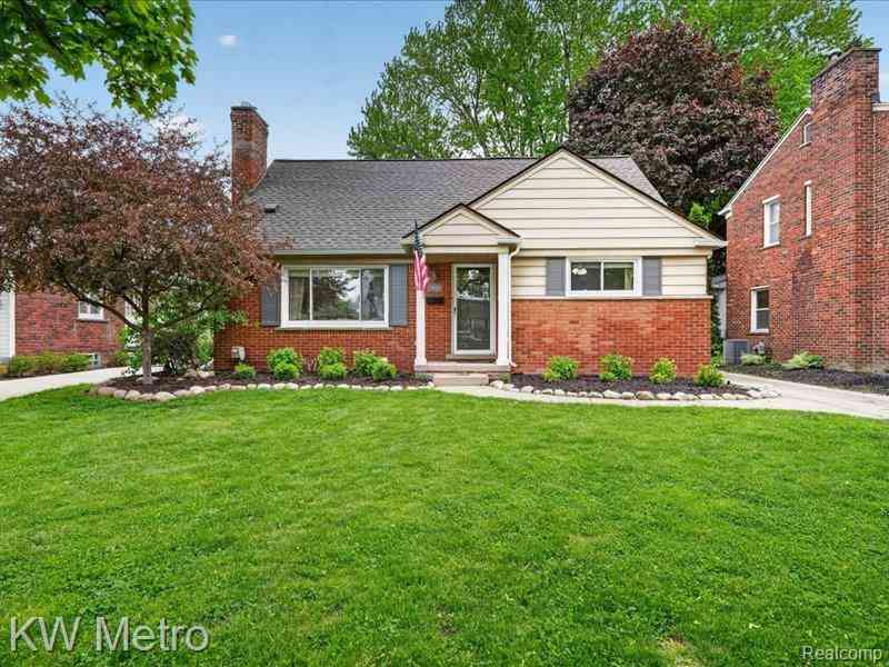 Homes For Sale - 2600 Woodland Avenue <br/> Royal Oak, MI 48073