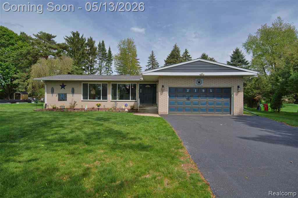 Homes For Sale - 2195 Strader Drive <br/> West Bloomfield, MI 48324