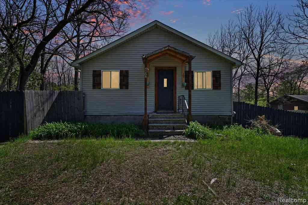 Homes For Sale - 4264 Branch Road <br/> Flint, MI 48506