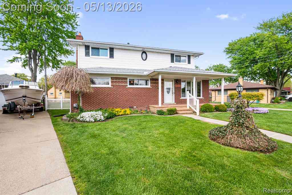 Homes For Sale - 21223 Briar Court <br/> Saint Clair Shores, MI 48081