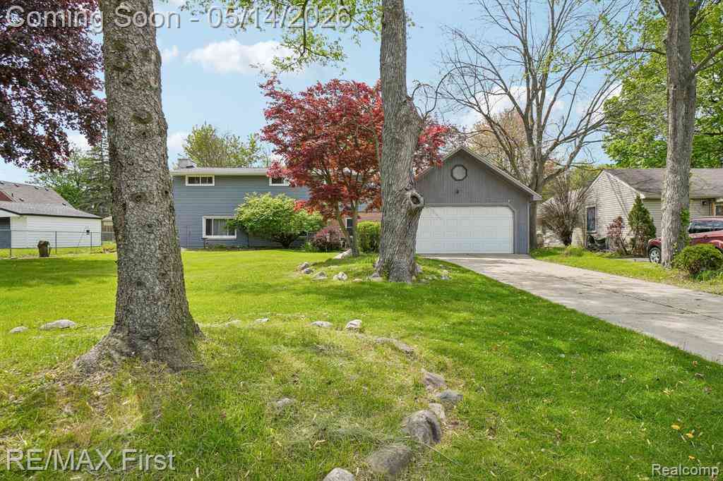 Homes For Sale - 23041 Springbrook Drive <br/> Farmington, MI 48336