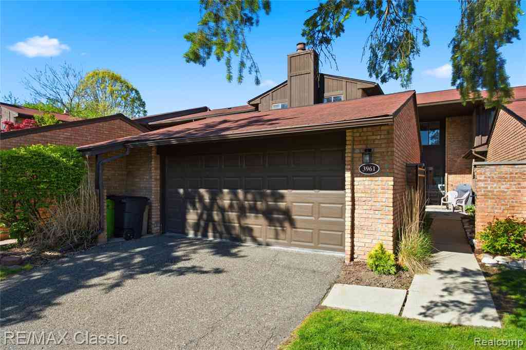 Condo For Sale - 3961 Chablis Street <br/> West Bloomfield, MI 48323