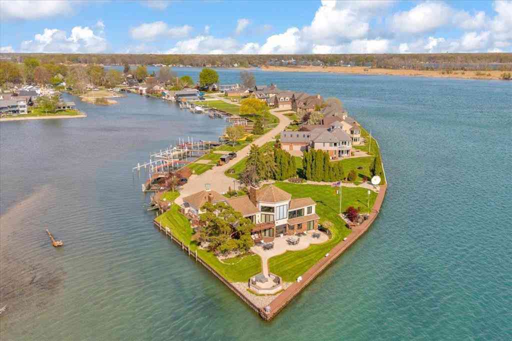 Homes For Sale - 523 Lathrop Avenue <br/> Algonac, MI 48001