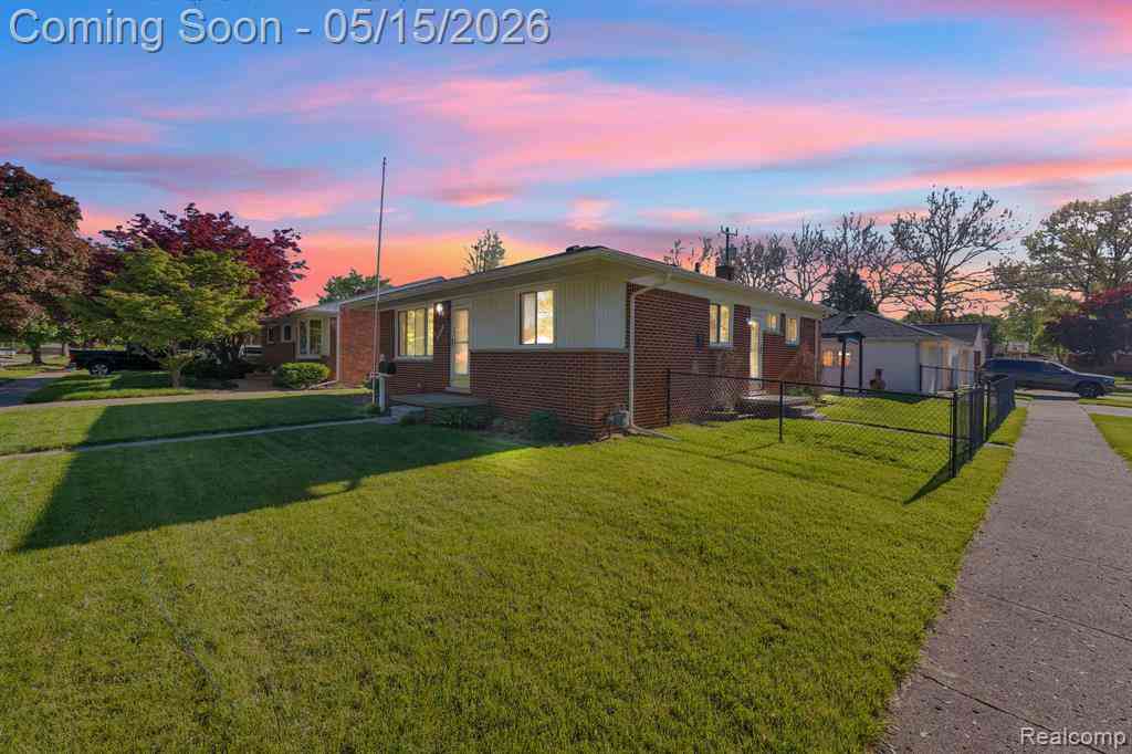 Homes For Sale - 8610 N Evangeline Street <br/> Dearborn Heights, MI 48127