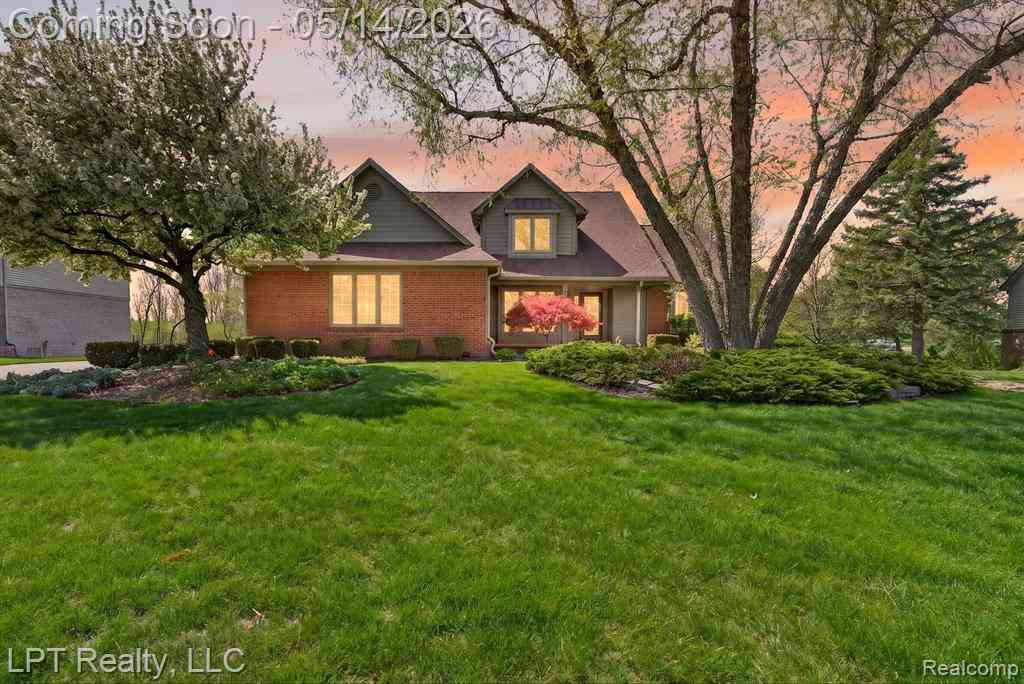 Homes For Sale - 4108 Villager Drive <br/> Lake Orion, MI 48359