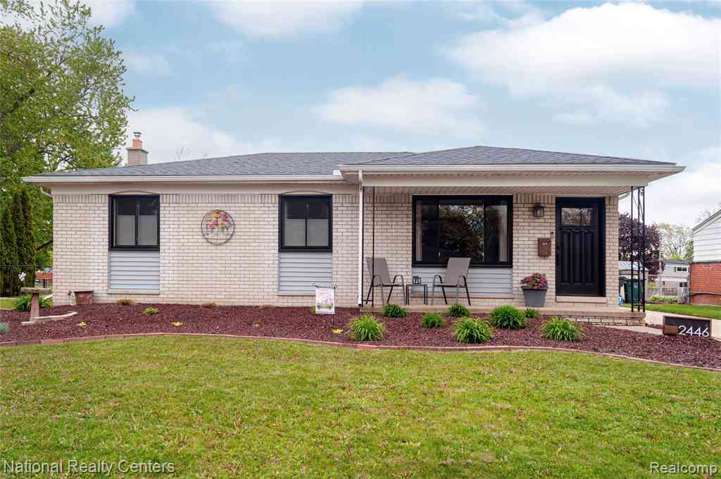 Homes For Sale - 2446 Milverton Drive <br/> Troy, MI 48083